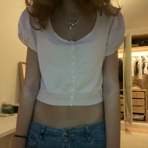 Kofta/Bolero - Världens sötaste ljusrosa kofta/bolero. Passar till alla tillfällen. Pris kan diskuteras vid snabb affär ❤️