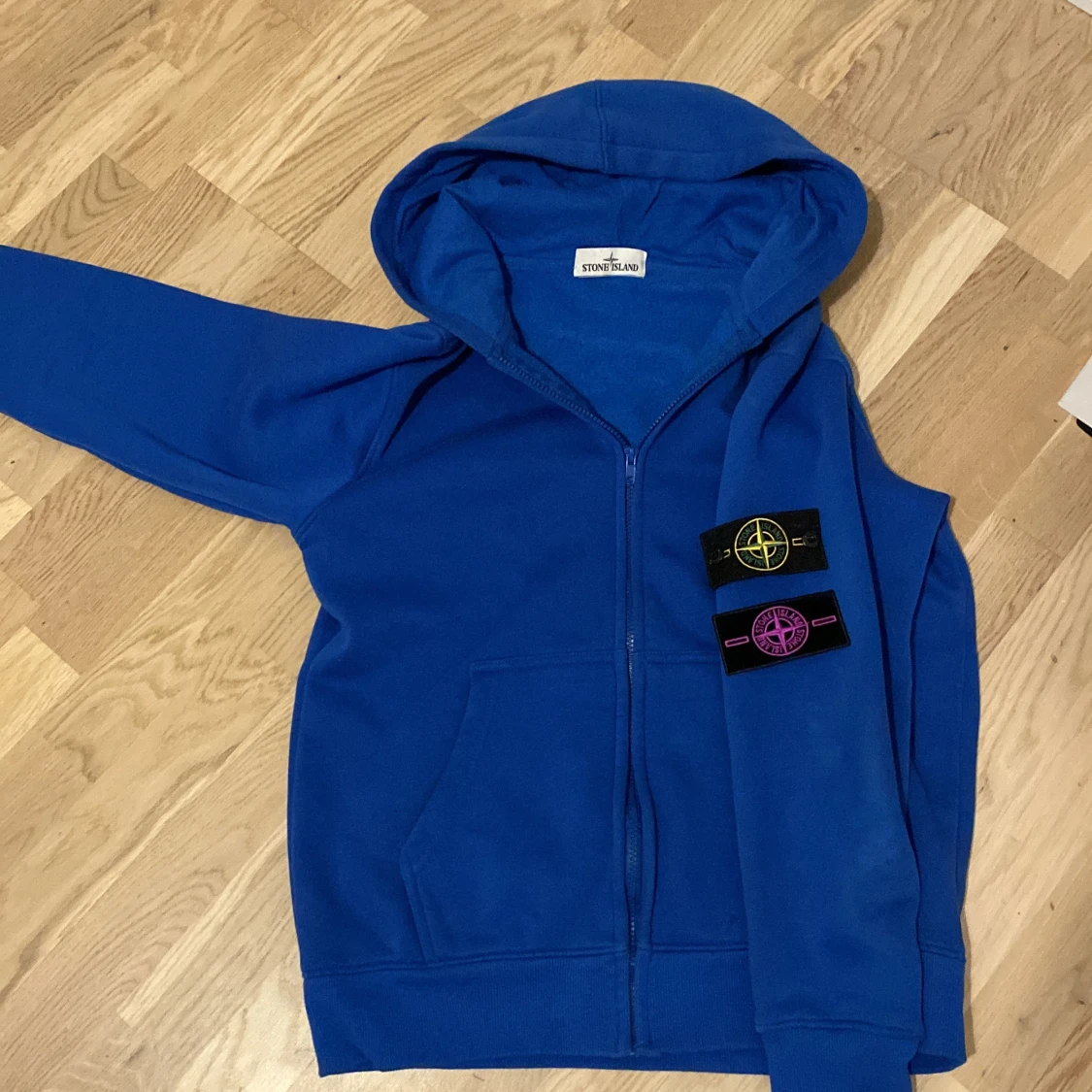 Blå hoodie från Stone Island - 93
