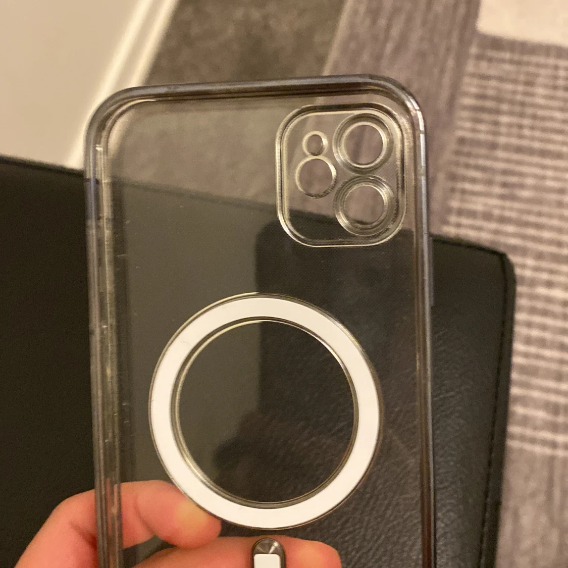 Genomskinligt mobilskal med MagSafe-ring - 92