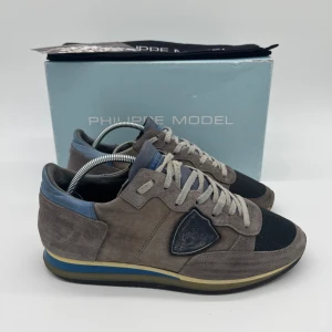 PHILIPPE MODEL TRPZ - - Philippemodel TRPZ - Skick: 8,5/10 - Tillbehör: Enbart skorna - Storlek 40, sitter mer som 41 - Nypris ca 3700kr // Deluxecloset