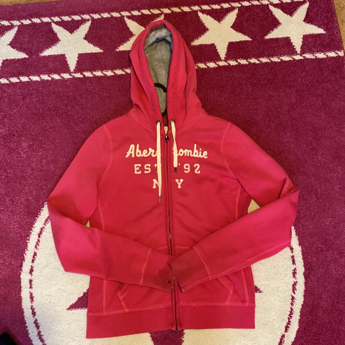 Rosa hoodie från Abercrombie & Fitch - 90