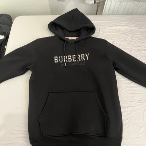 Burberry Hoodie  - Storlek M passar även S, nytt skick