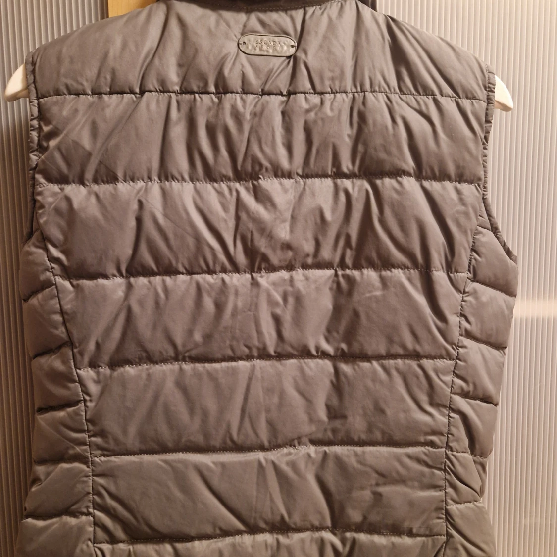 Grå  grön dunväst från Escada Sport - 26
