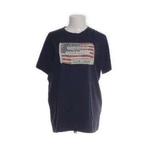 Ralph lauren t shirt - 🔵säljer denna schyssta Raffe tishan i fint skick, storlek M hör av er vid funderingar 🤝