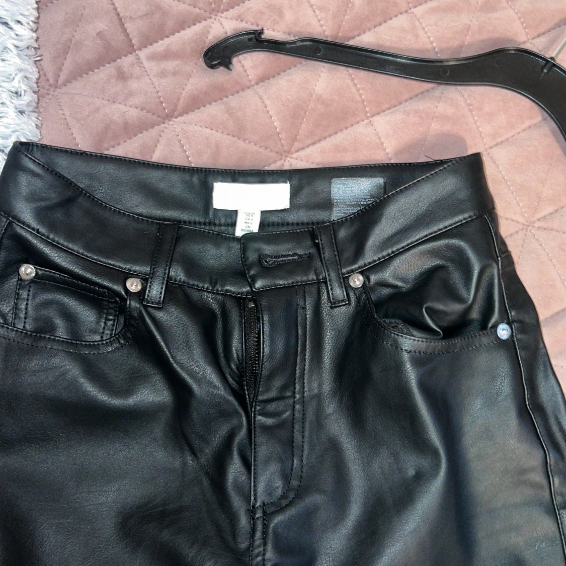 Svarta skinnbyxor - 91