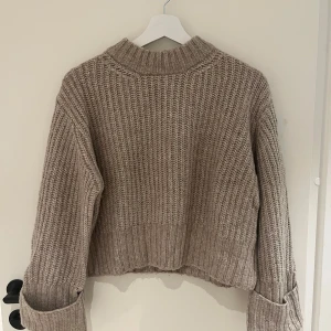 Stickad tröja - Stickad tröja från Gina Tricot i storlek XS💕