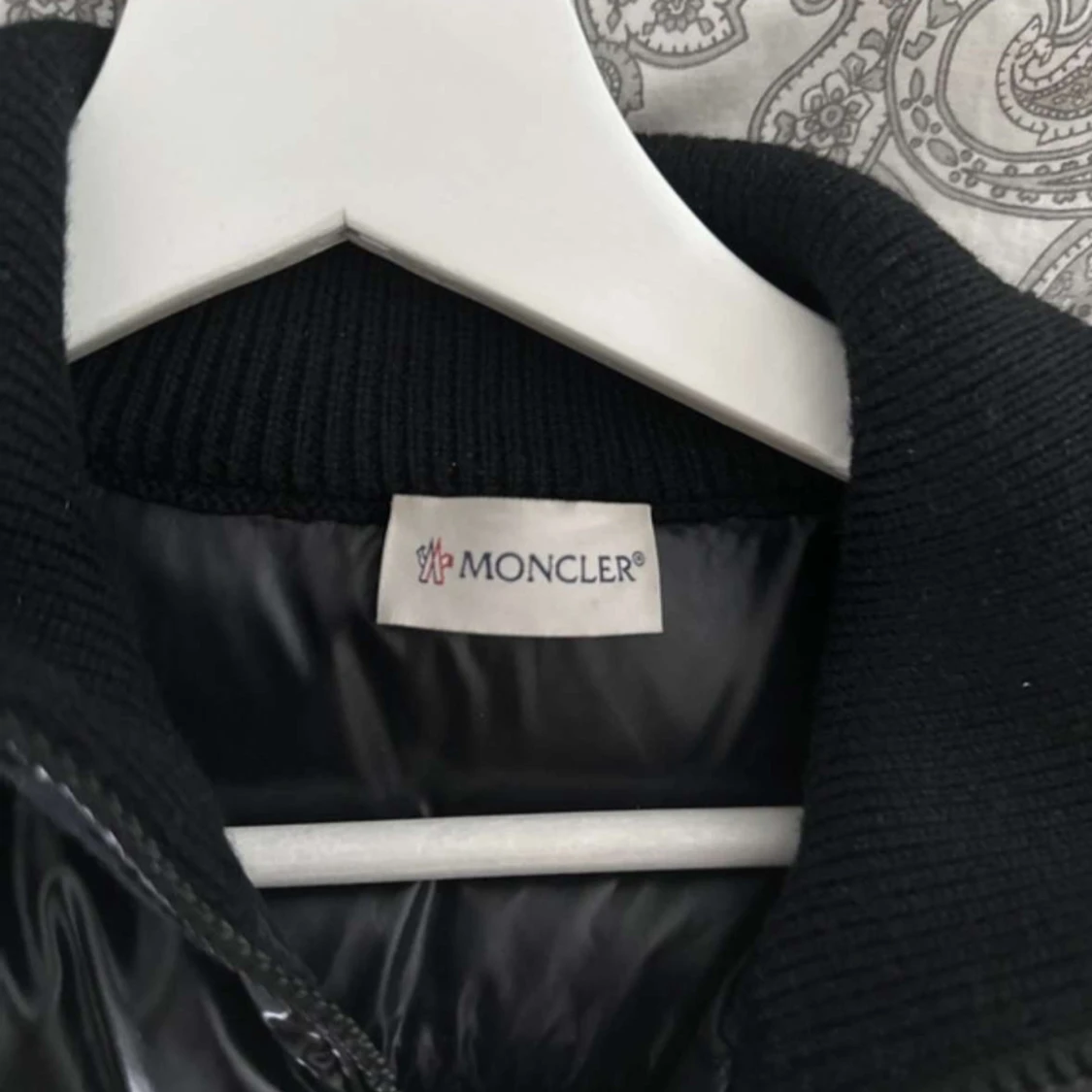 Svart dunjacka från Moncler - 91