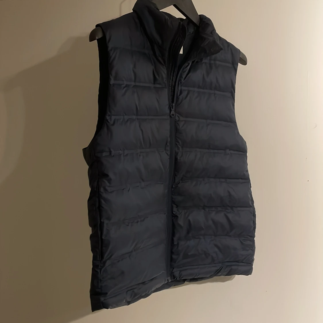 Svart dunväst från H&M