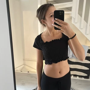 Svart croppad topp - Söt croppad topp💕