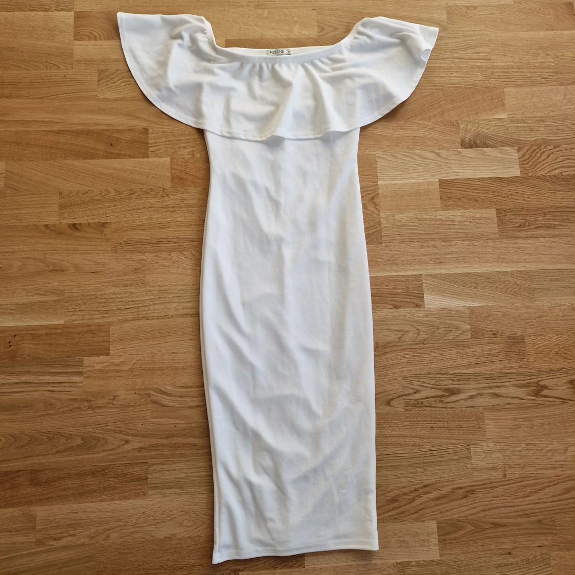 Vit offshoulder klänning  - 1