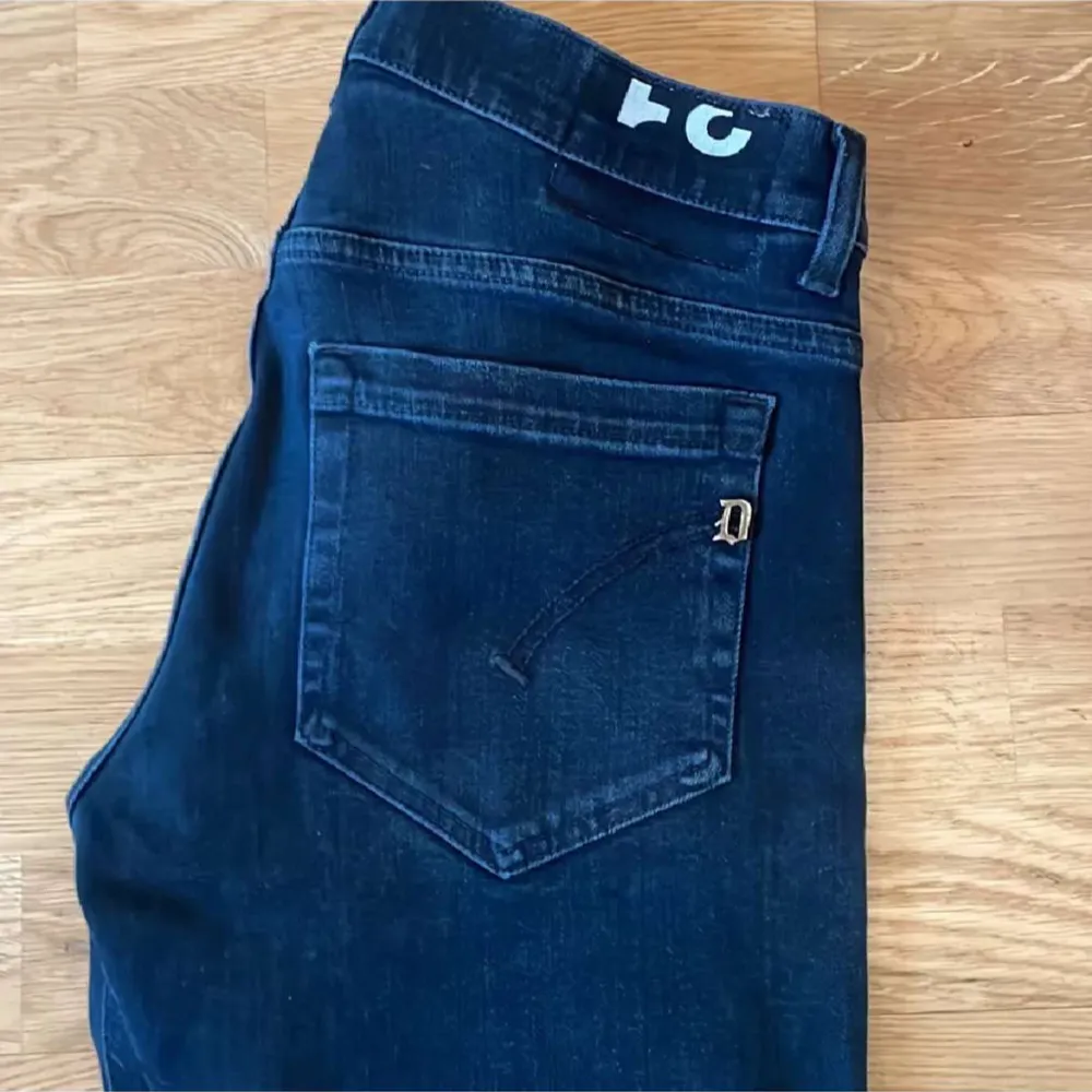 Säljer nu dessa riktigt feta dondup jeans, dom ser mycket mörkare ut på bilderna än i verkligheten - kolla sista bilden, storlek 31 men sitter som 30. Farkut & Housut.