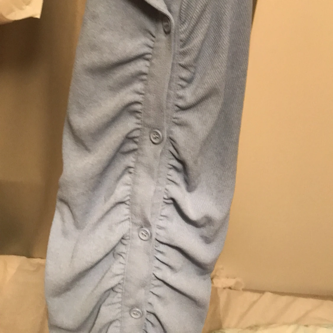 Ljusblå klänning med knappar - 1