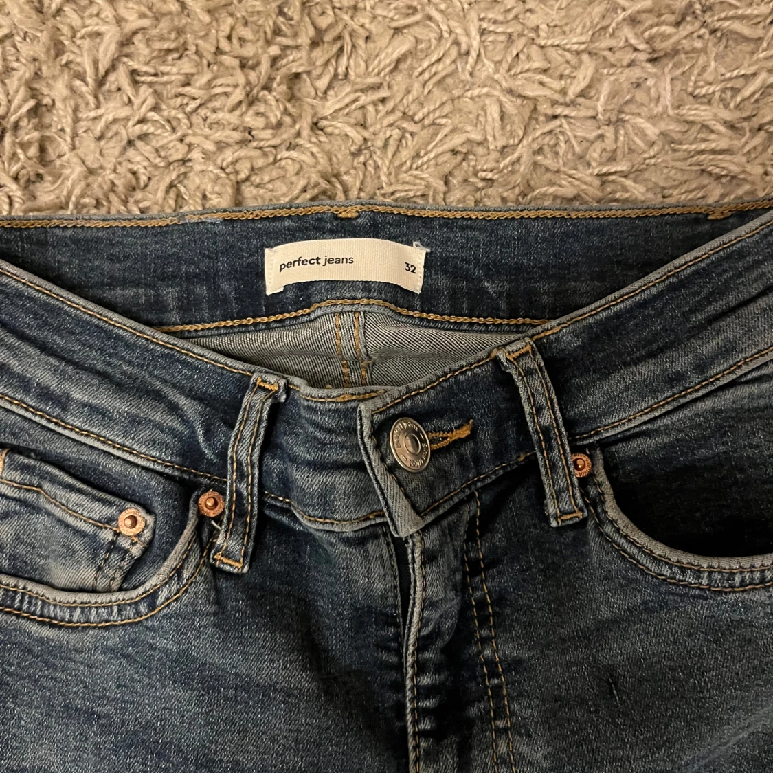 Blå bootcut jeans från Gina Tricot - 2