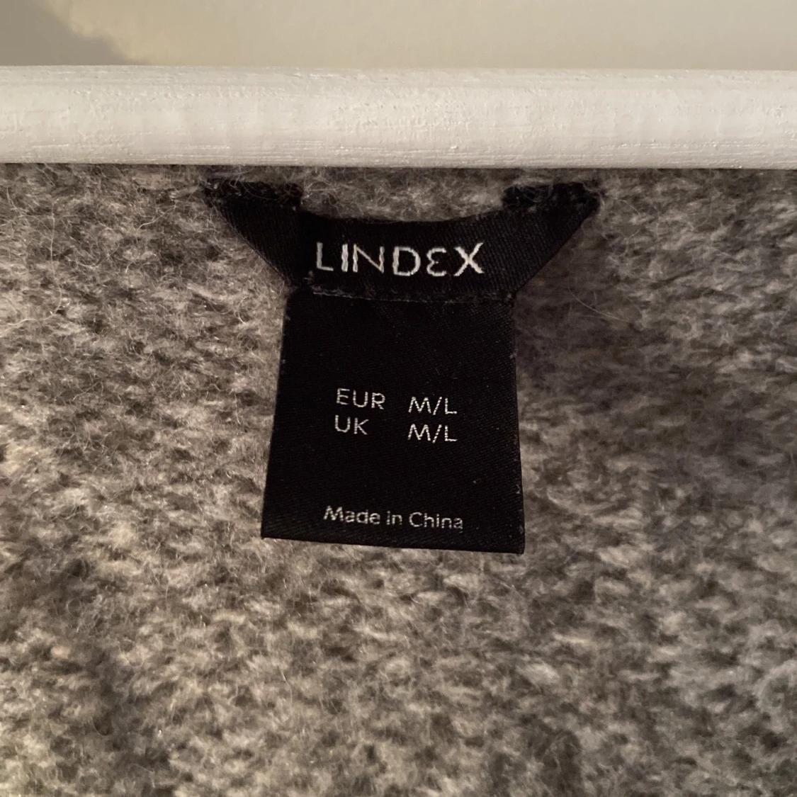 Grå stickad kofta från Lindex - 2