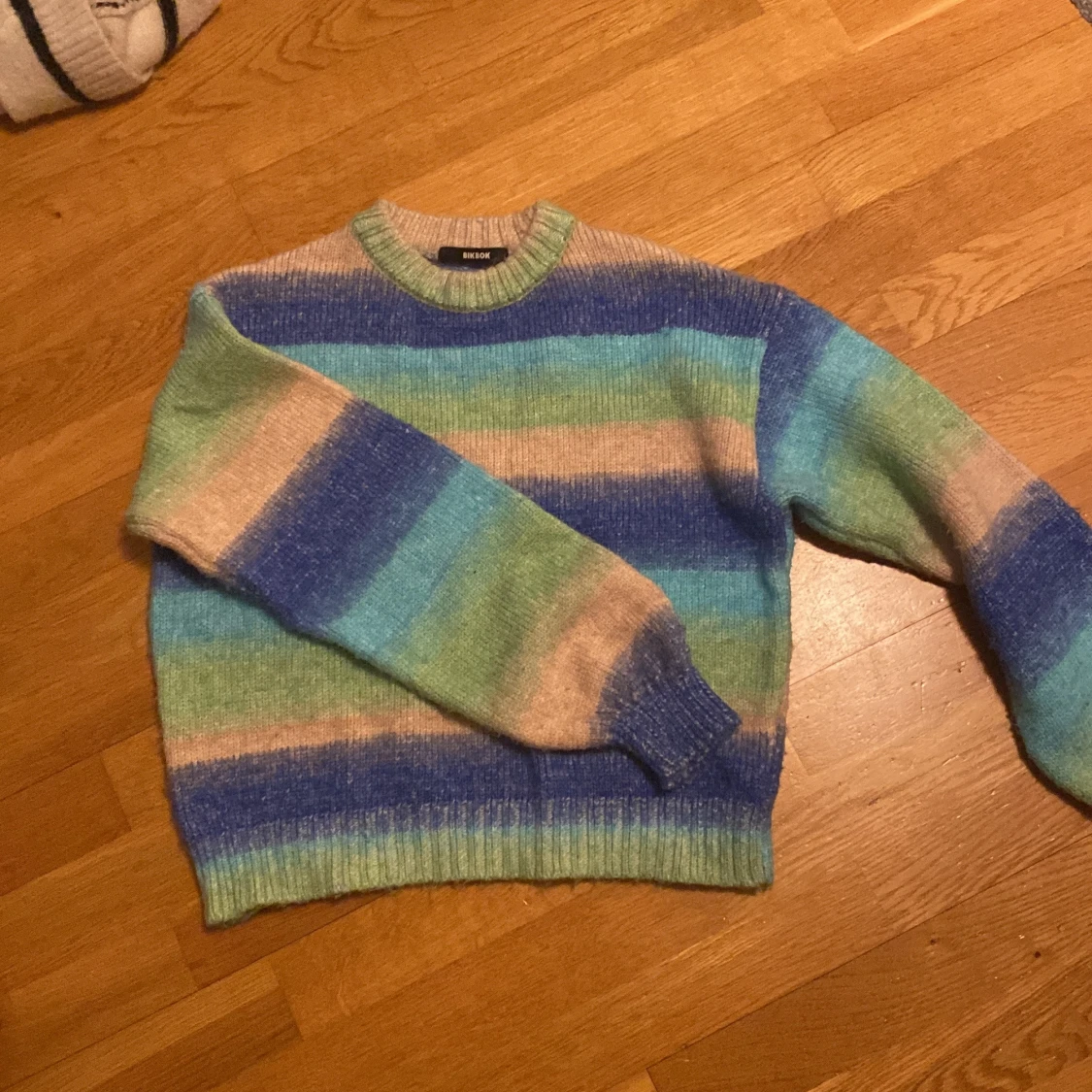 Stickad tröja från BikBok