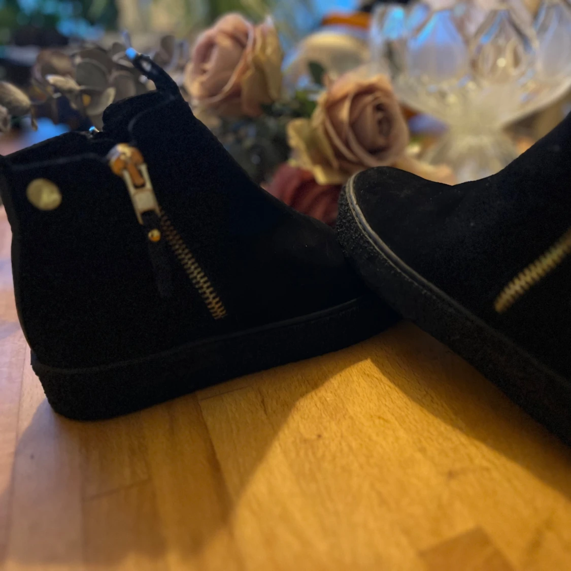 Svarta Canada Snow med dragkedja i guld  - 1