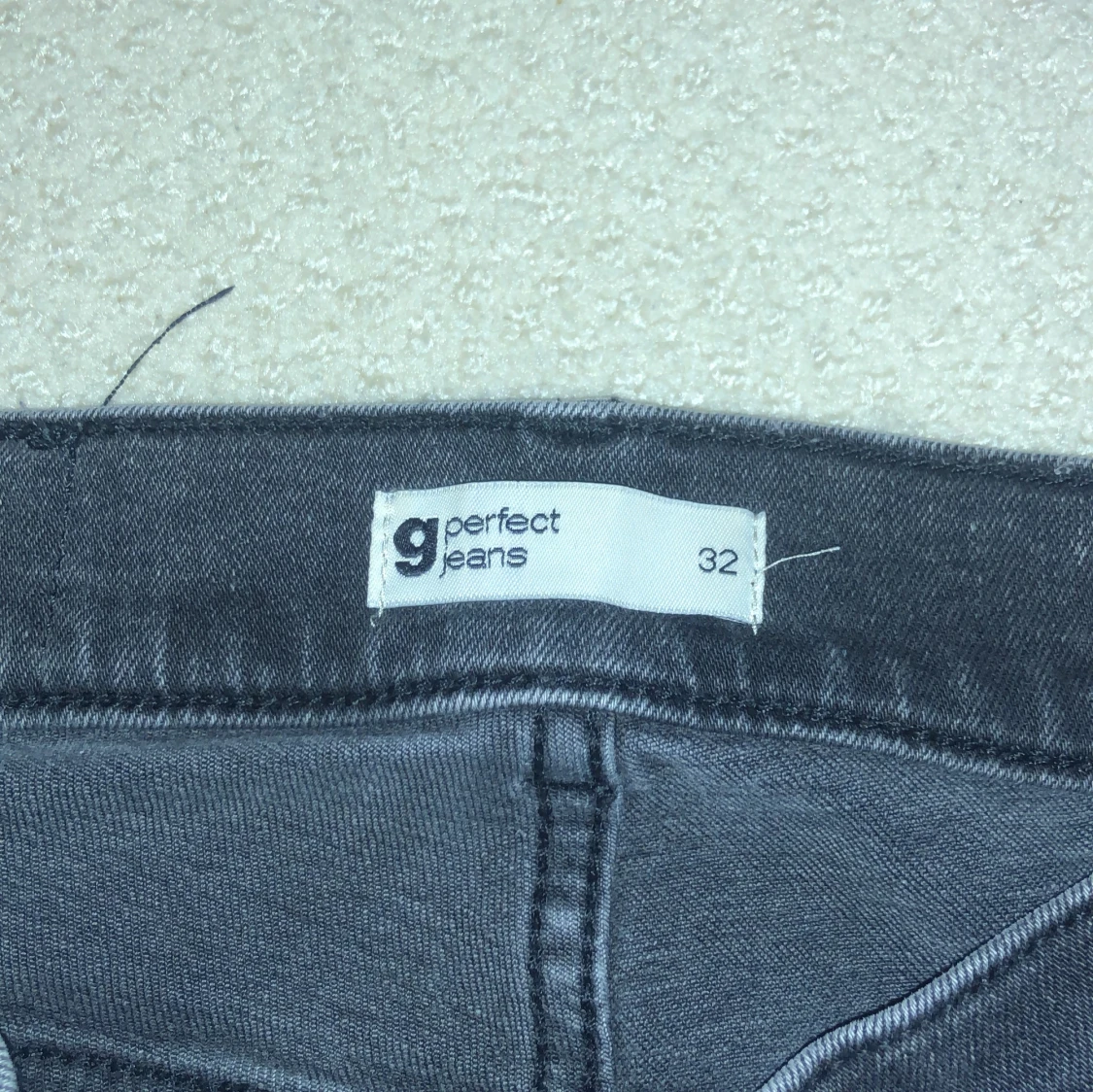 Grå bootcut jeans från Gina Tricot  - 2