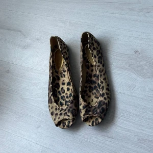 Ballerinaskor - Ballerinaskor i leopard mönster 