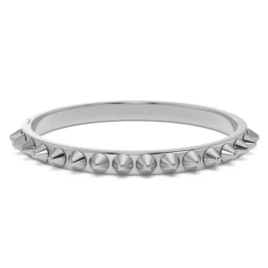 Silver planterat armband med nitar från Edblad - Snyggt och stilrent armband i silverplatering från Edblad, dekorerat med små nitar runtom. Perfekt för att ge en edgy touch till din outfit. Armbandet har en slät insida för bekväm passform. Knäpps ihop med ett enkelt klick. Gott skick i den större storleken. Orginalpris: 600kr. 