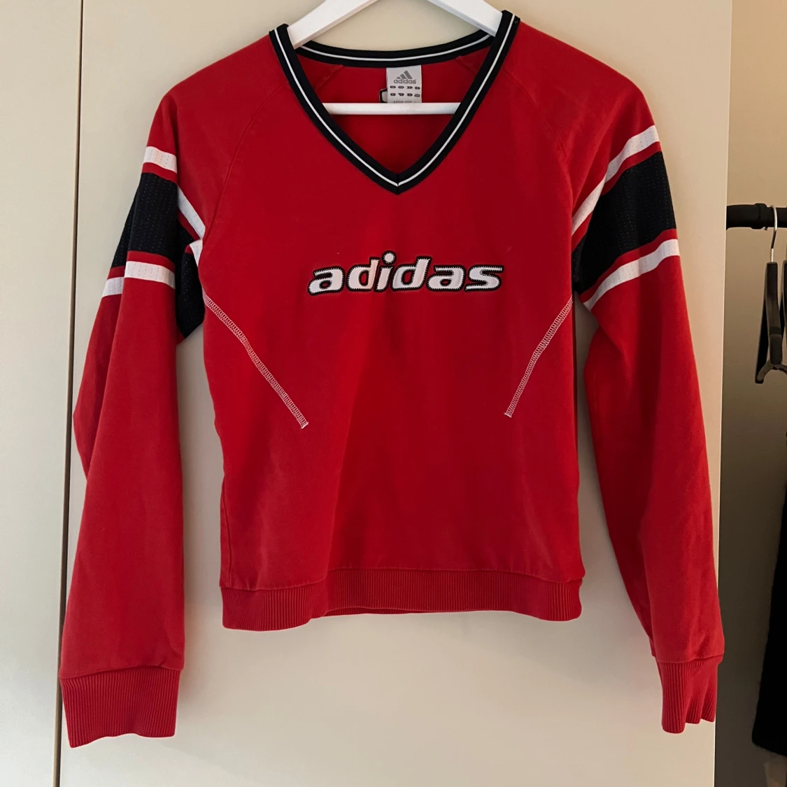 Röd långärmad tröja från Adidas