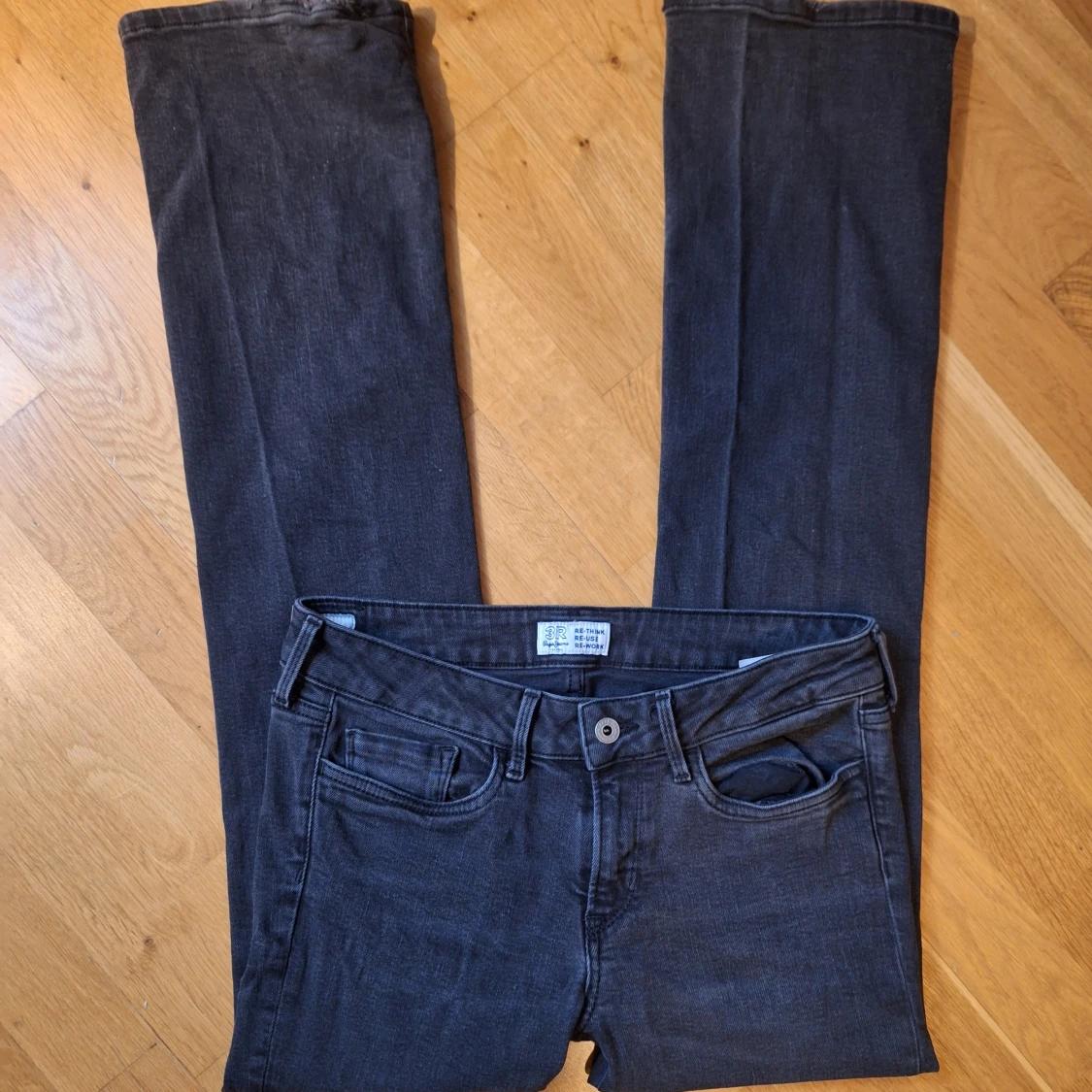 Svarta bootcut jeans - 1