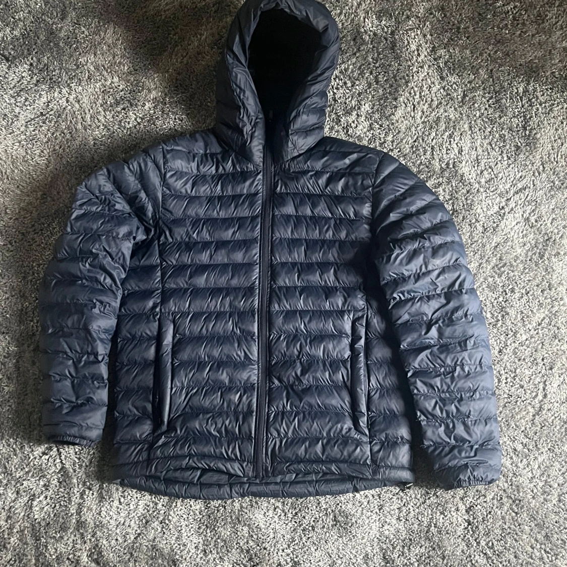 Mörkblå dunjacka från Everest