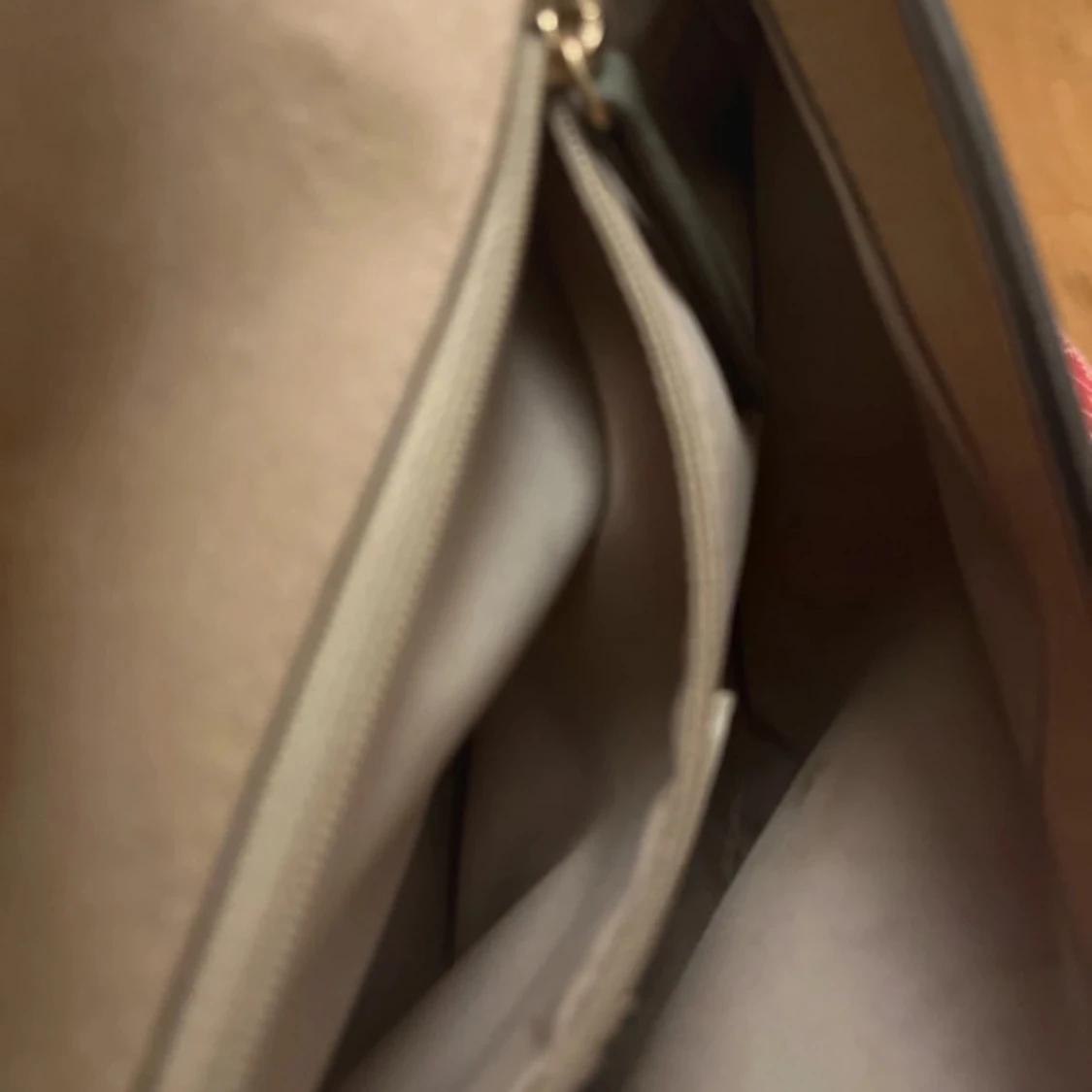 Grön axelväska med kedjedetaljer - 2