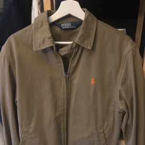  Overshirt/jacka från Polo Ralph Lauren - En fet overshirt från Ralph lauren. Skriv om ni har frågor eller annat.