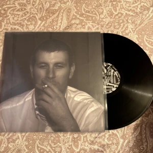 Whatever people say I am, that’s what Im not vinyl skiva - Säljer denna artic monkeys skiva då den ej kommer till användning! Använt ca 5 gånger och är i väldigt gott skick.