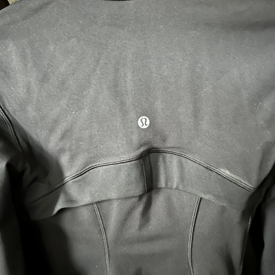 Svart jacka från Lululemon - 4