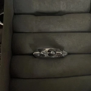 Silver Edblad ring - Edblad ring i storlek 16,0 mm (xs), använd fåtal gånger då jag tycker att den inte passar mig, pris kan diskuteras💓 (INTE MIN BILD!)