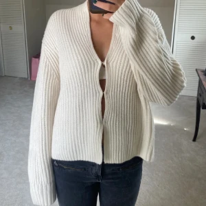 Kofta - Kofta från Massimo Dutti. 53% ull. Nypris 1,200 kr