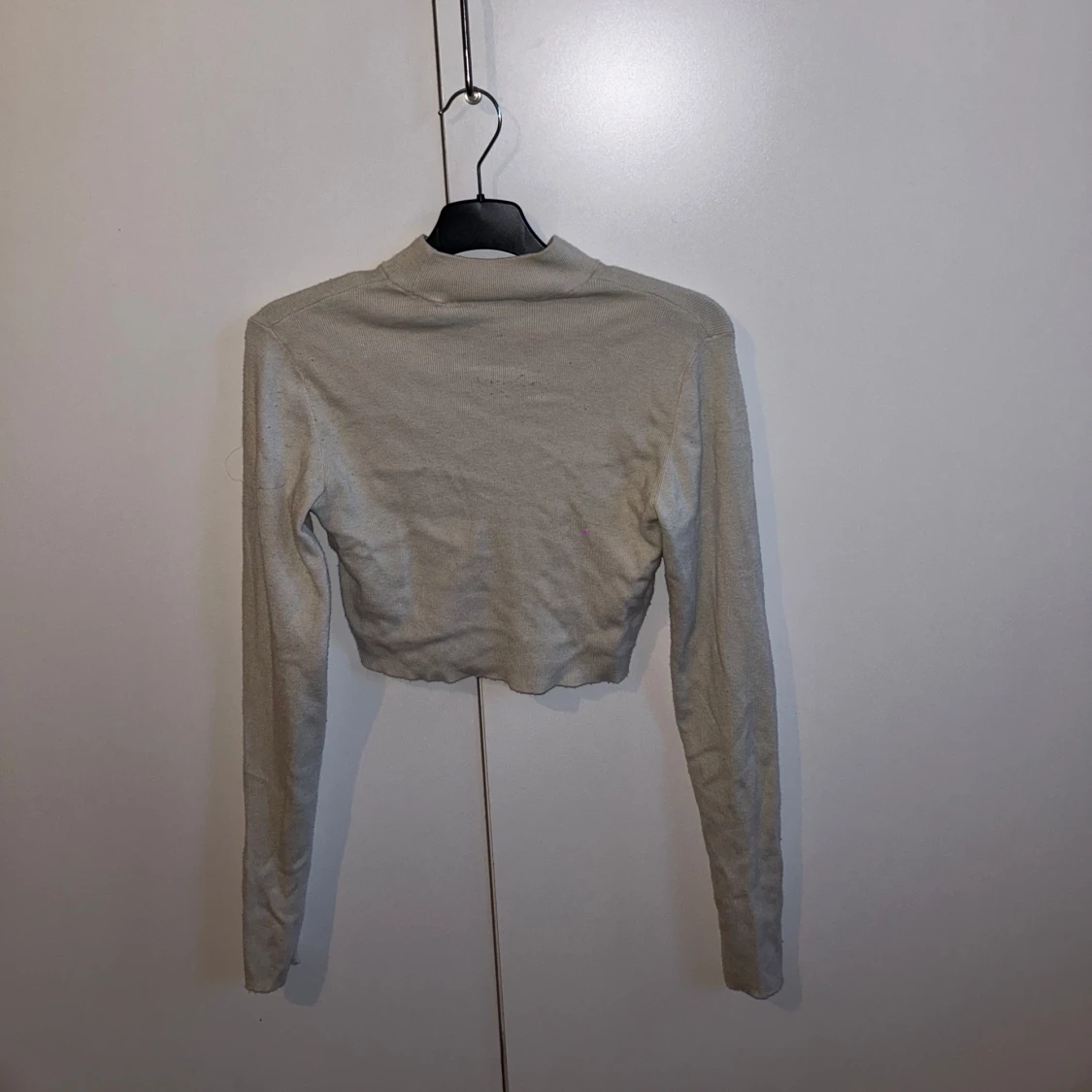 Beige croppad tröja från Weekday - 90