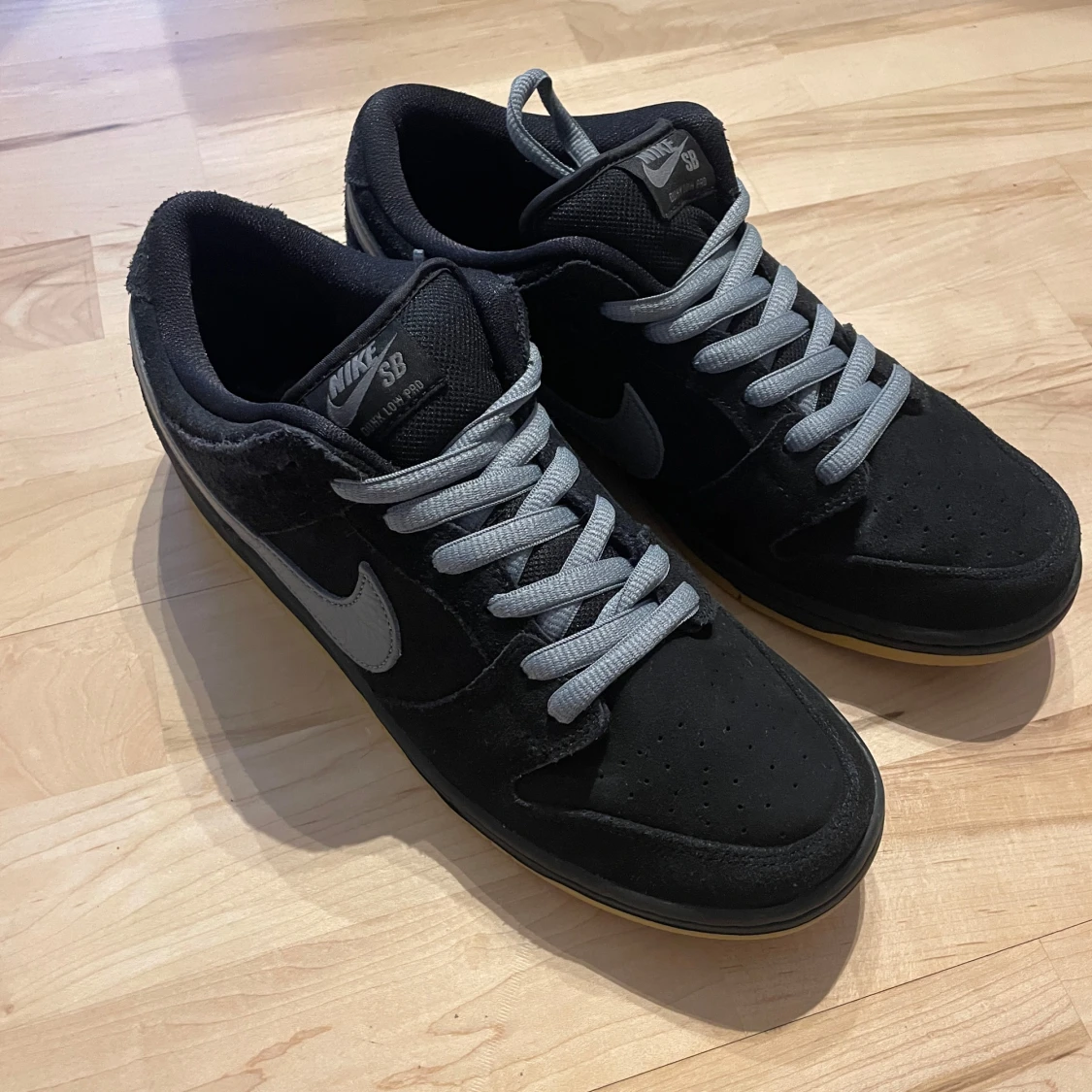 Nike SB Dunk Low Pro i svart och grå
