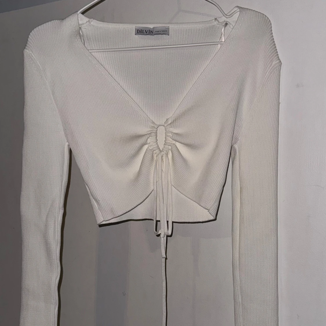 Vit ribbad topp från Dilvin