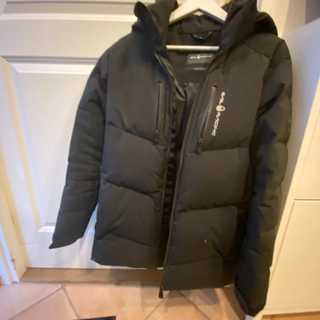 Svart pufferjacka från Sail Racing - 92