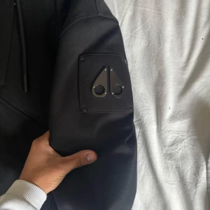 Moose Knuckles bunny 2024! - Storlek S, moose knuckles bunny jacka. Nya modellen från 2024 knappt använd då den ej passar mig.