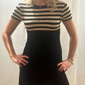 Cool klänning - Jag är ca 166 cm för referens! 