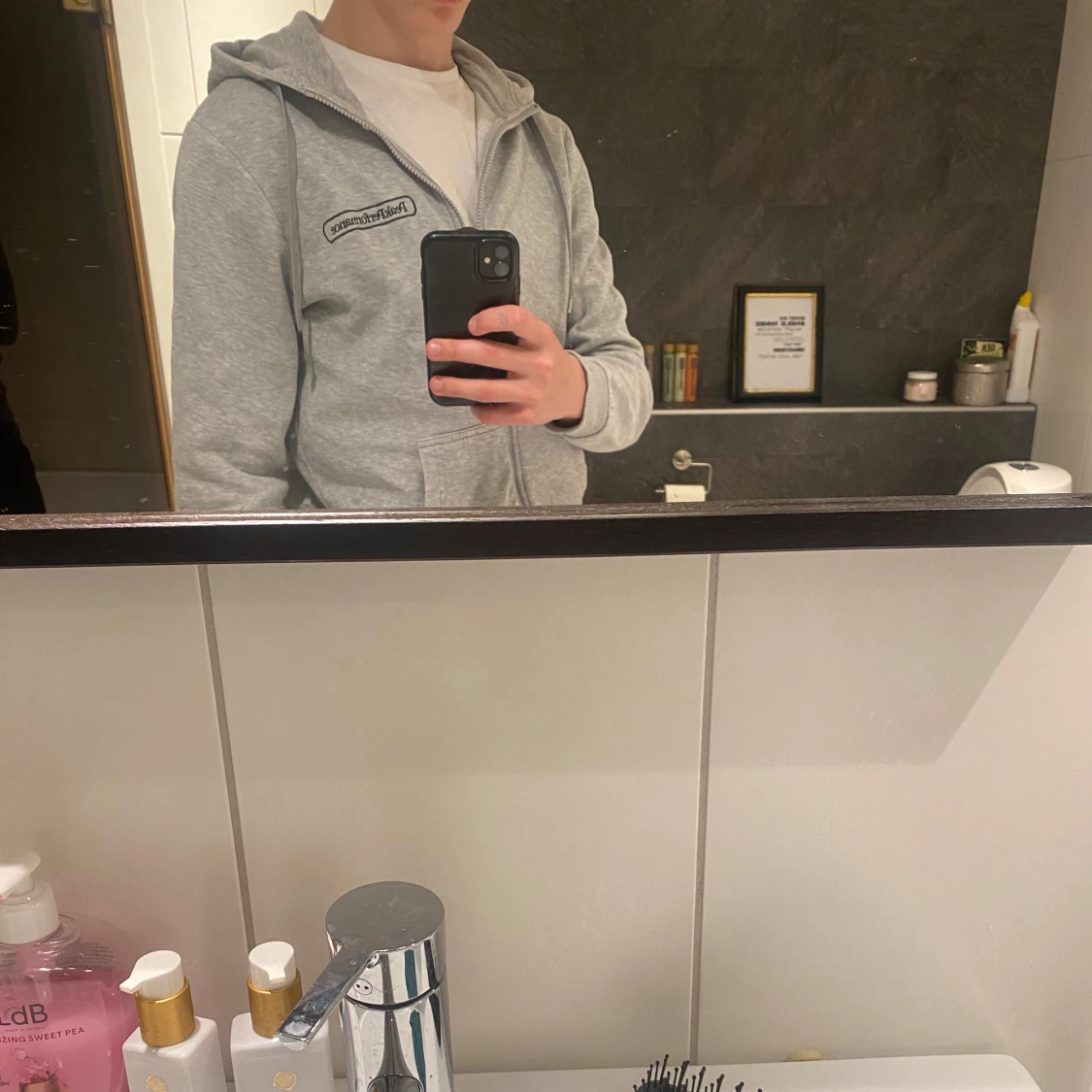 Grå peakperformance hoodie  - 90