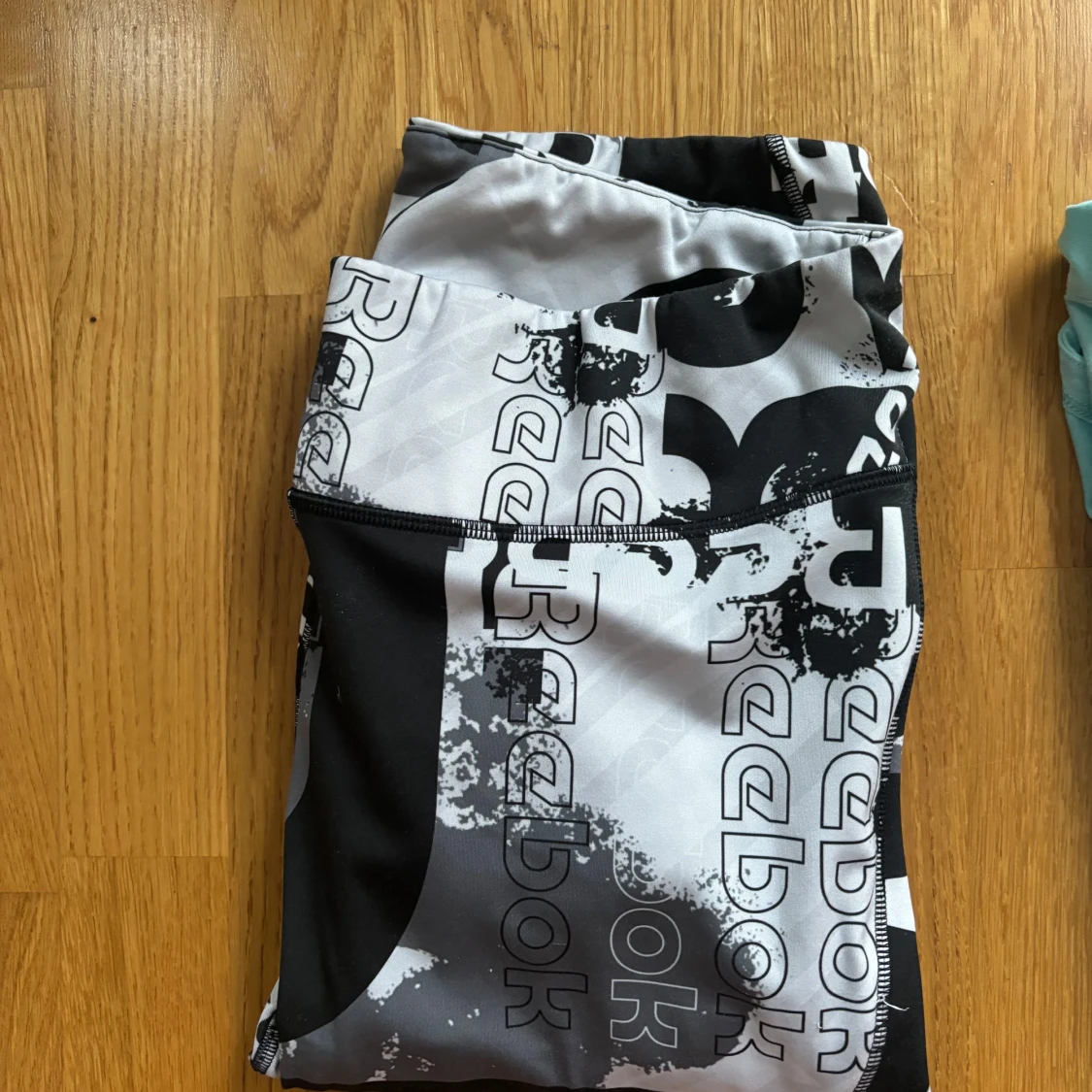 Svartvita leggings från Reebok