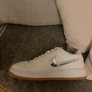 Travis scott air force 1 - Storlek eu45 , alla tillbehör ingår 