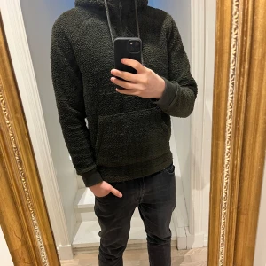 Peak Performance Hoodie  - Fin Peak Performance Hoodie, storlek S.