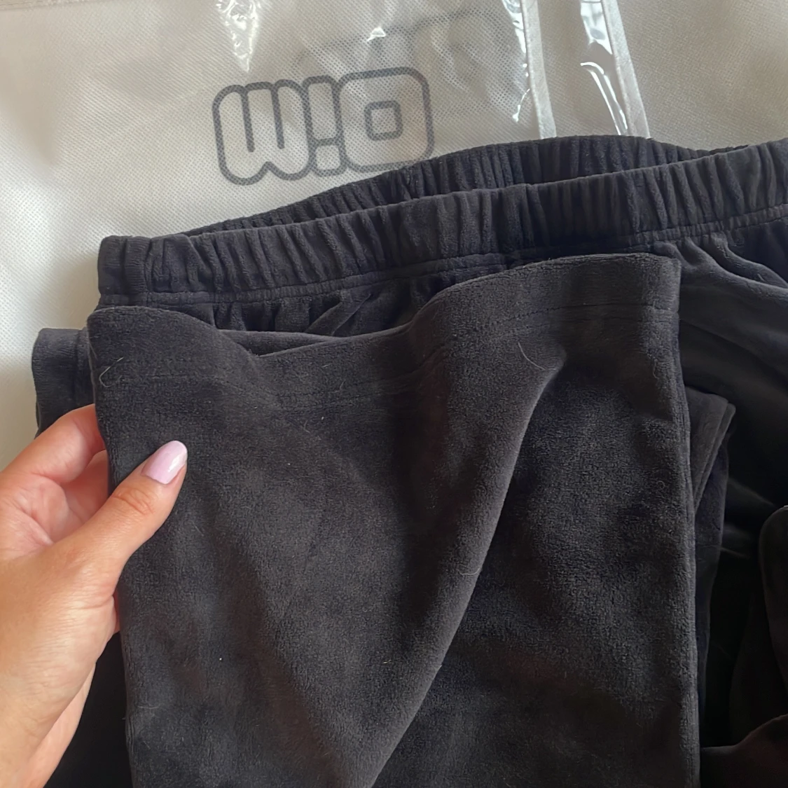 Svarta mjukisbyxor - 1