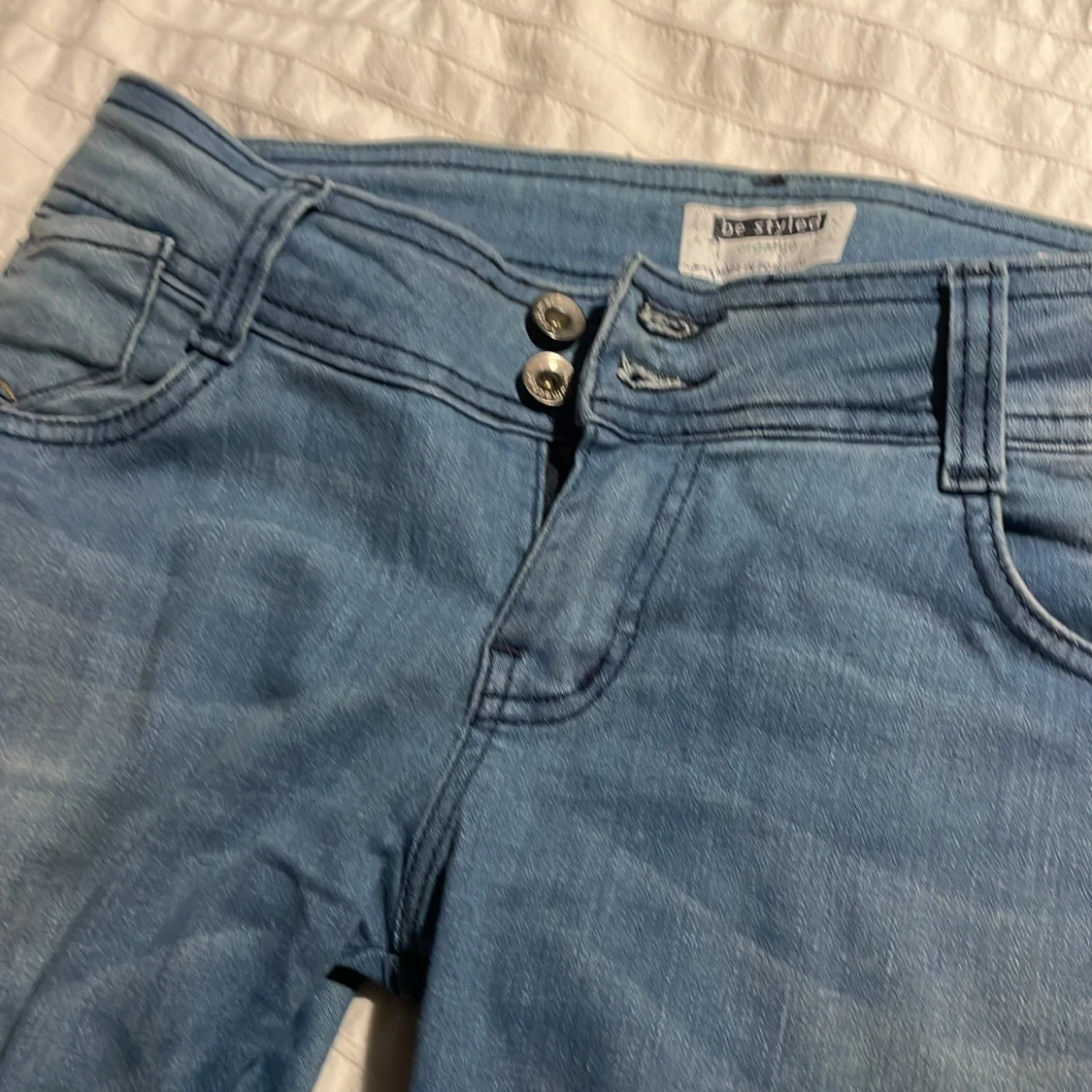 Ljusblå jeans från De Spoiled