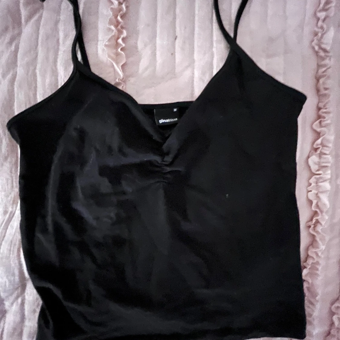 Svart linnetopp från Gina Tricot