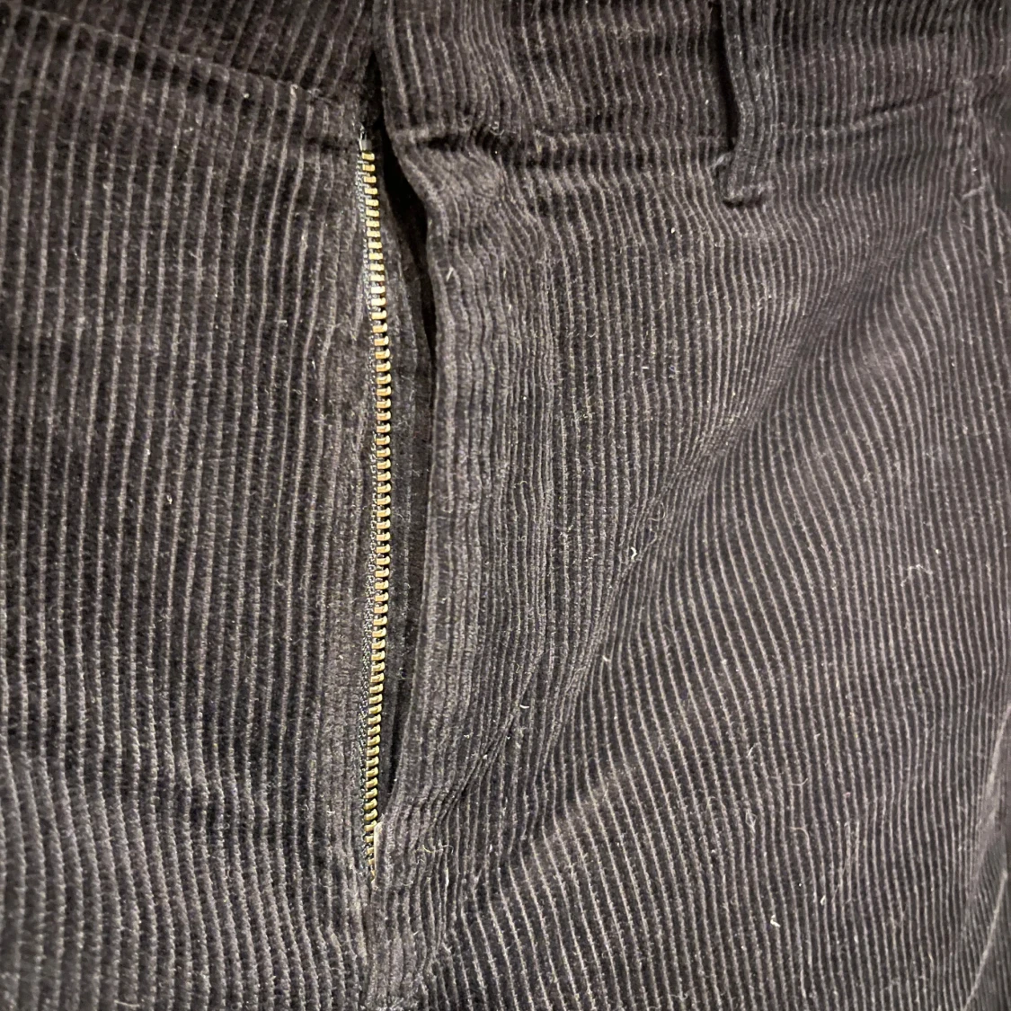 Svarta manchesterbyxor från Uniqlo - 2