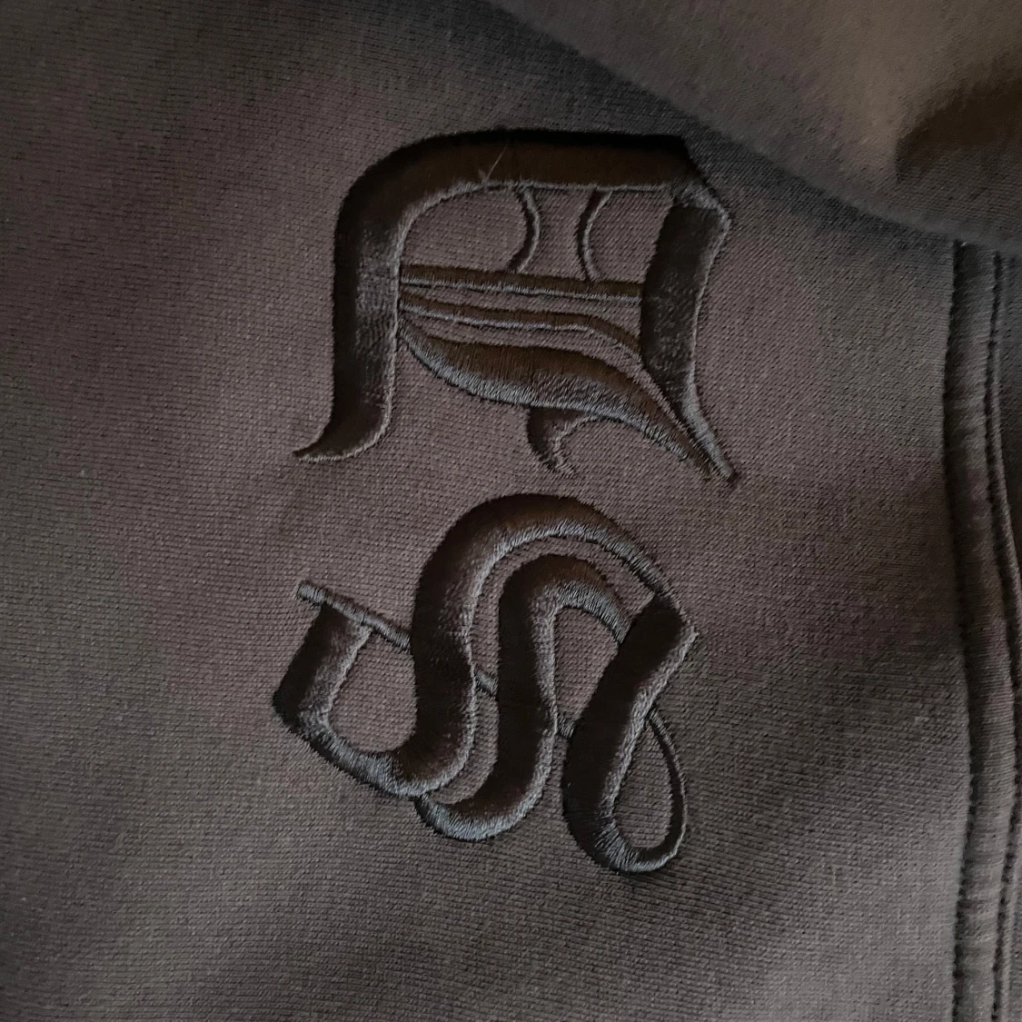 Grå hoodie från Supply & Demand - 2