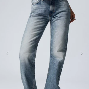 Blå jeans från Weekday - Säljer mina ljusblåa jeans från weekday, då dem är inte för små