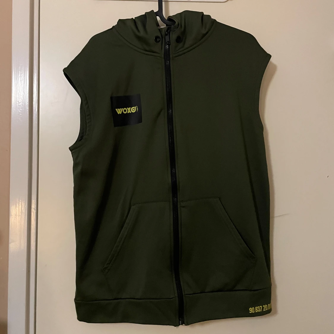 Grön väst med huva