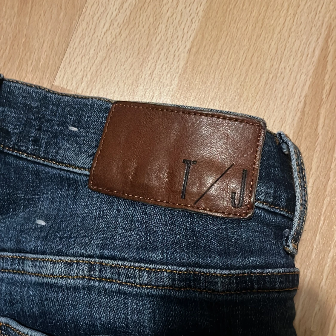 Mörkblå jeans från T/J - 1